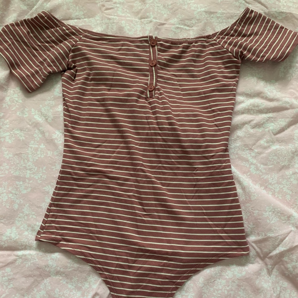 🎀pink stripped off the shoulder bodysuit🎀